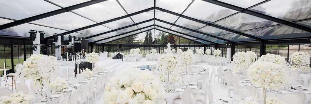 Mariage sous la tente Verrière au Château de Ferrières