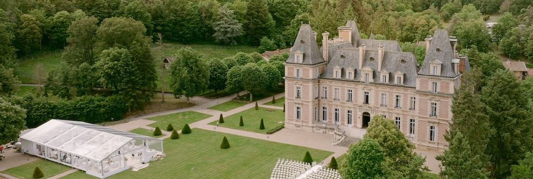 Fairy tale wedding under the crystal tent at Domaine des Halles