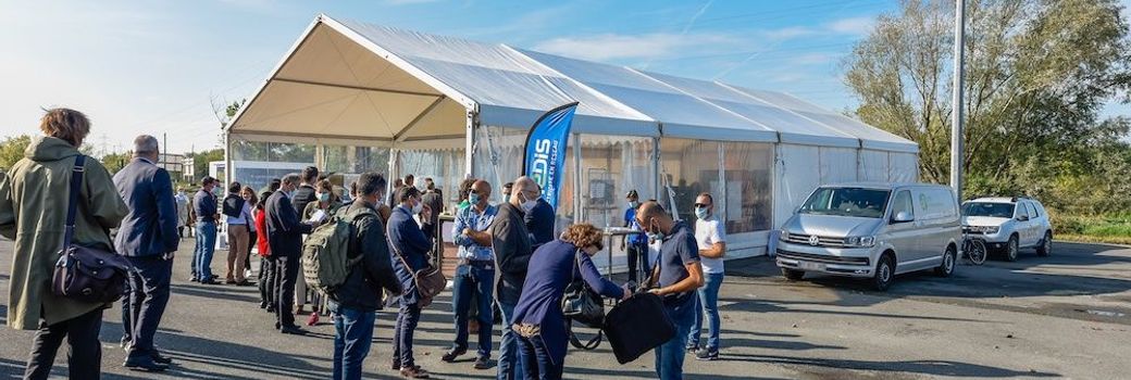 Pose de première pierre d'une centrale photovoltaïque