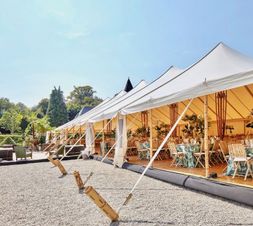 Atawa location chapiteau bambou pour un mariage sur le thème jungle en Normandie