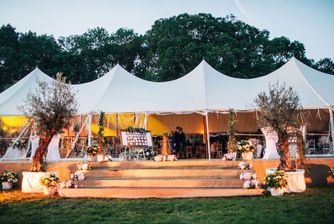 Open-air reception? Why not choose to hire a marquee? 